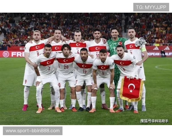 中国球迷热议美国与土耳其比赛结果，专家解读两队表现及未来晋级前景